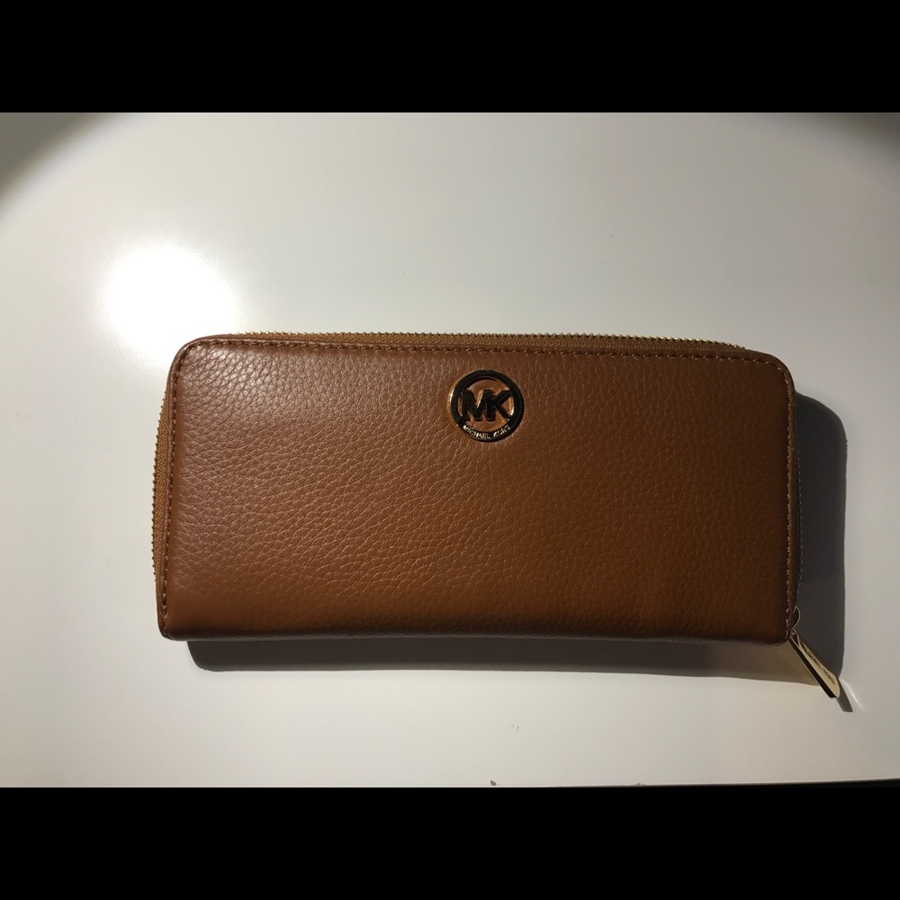 MICHAEL KORS JET SET ZIP AROUND WALLET